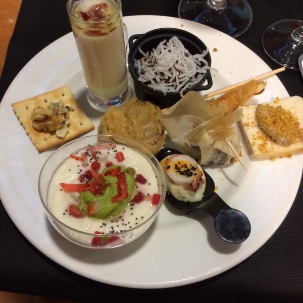 3/4/2014 tarihinde Cristina L.ziyaretçi tarafından Restaurante LAS PALOMAS Buffet&amp;Tapas'de çekilen fotoğraf