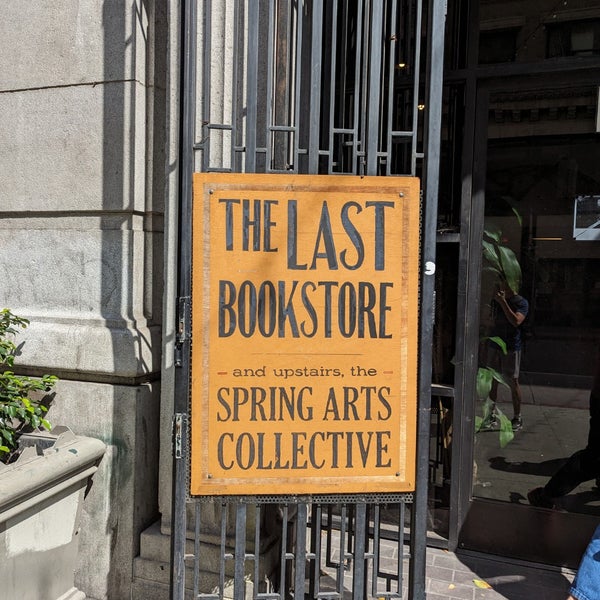 รูปภาพถ่ายที่ The Last Bookstore โดย Song เมื่อ 9/22/2023