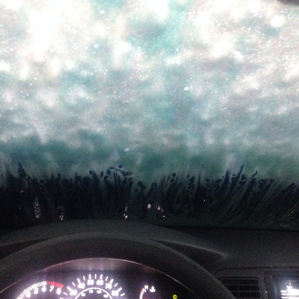3/28/2014에 Melissa M.님이 LBG Express Car Wash에서 찍은 사진