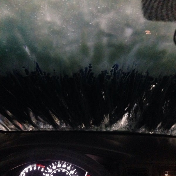 2/15/2014에 Melissa M.님이 LBG Express Car Wash에서 찍은 사진