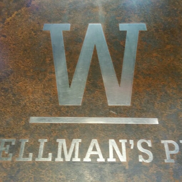 รูปภาพถ่ายที่ Wellman&#39;s Pub &amp; Rooftop โดย Michael K. เมื่อ 7/15/2014