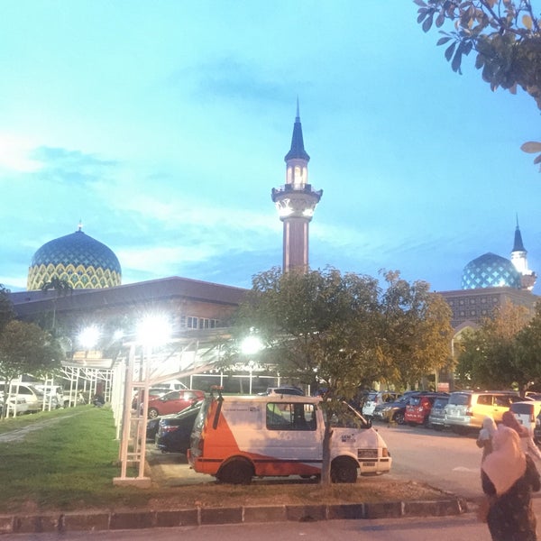 Photo taken at Masjid KLIA (Sultan Abdul Samad Mosque) by Aris J. on 6/22/2019