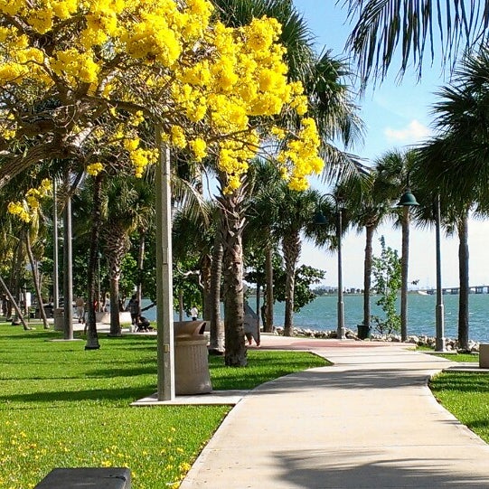 Fotos en Basketball Court at Margaret Pace Park Parque en Wynwood