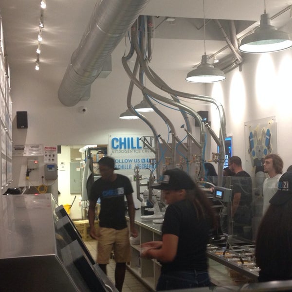11/11/2014 tarihinde Janet F.ziyaretçi tarafından Chill-N Ice Cream'de çekilen fotoğraf