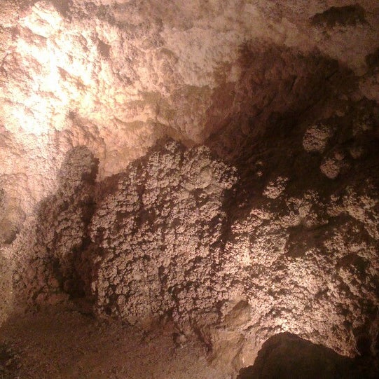 Photo taken at Szemlő-hegyi-barlang by Tamás K. on 9/11/2013