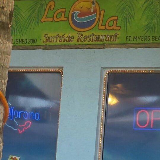 Photo taken at La Ola Surfside Restaurant by Stephanie F. on 6/22/2014