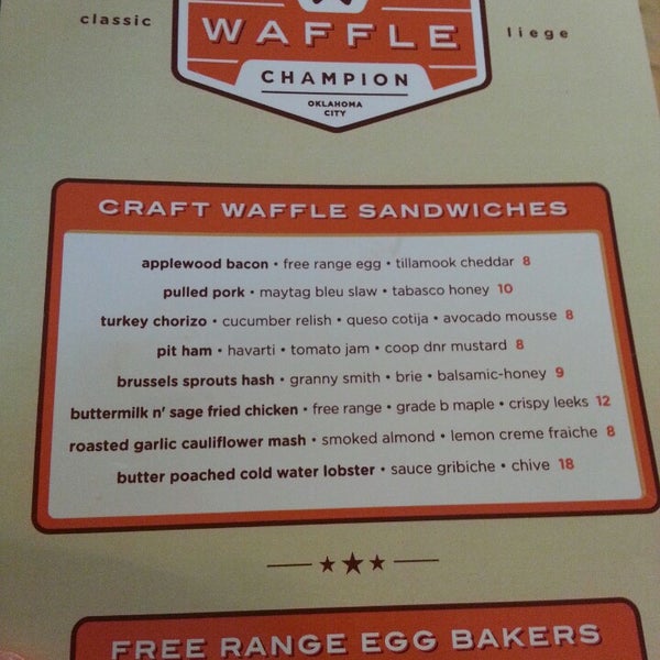รูปภาพถ่ายที่ Waffle Champion โดย Lance M. เมื่อ 10/26/2013
