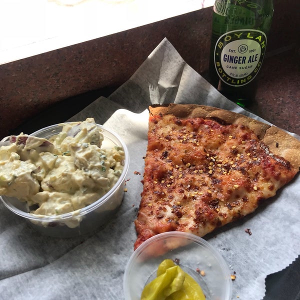 4/23/2018 tarihinde Ali F.ziyaretçi tarafından My Pie Pizza &amp; Li&#39;l Guys Sandwiches'de çekilen fotoğraf