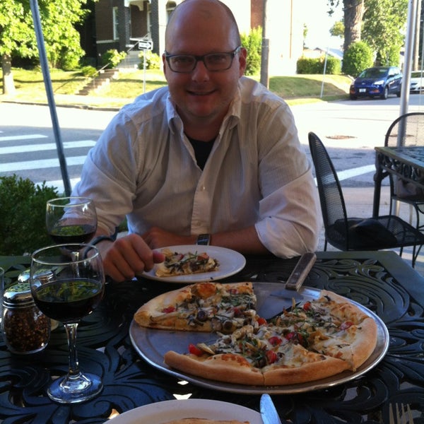 Photo taken at Onesto Pizza &amp; Trattoria by Liz M. on 8/14/2013