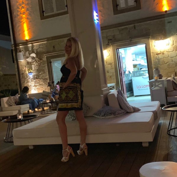 Foto tomada en ELIA Restaurant &amp; Lounge  por Deniz Y. el 6/9/2019