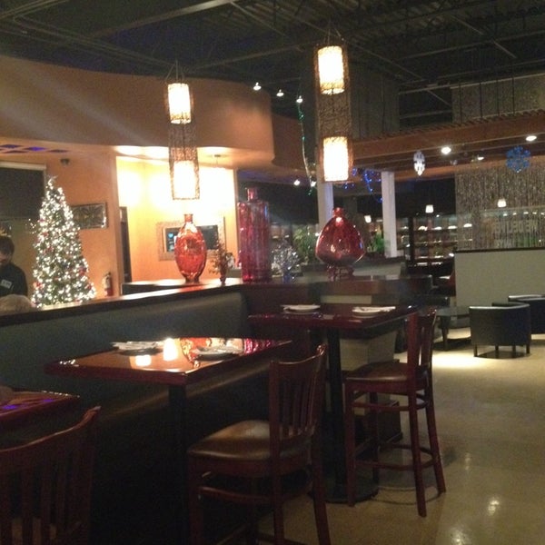 12/22/2013 tarihinde Amy M.ziyaretçi tarafından Zenna Thai &amp; Japanese Restaurant'de çekilen fotoğraf