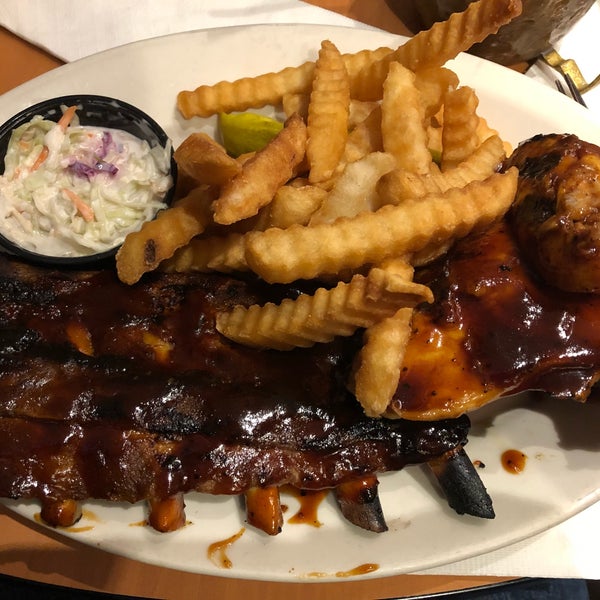 Photo taken at Twin Anchors Restaurant &amp; Tavern by Luis R. on 9/14/2018