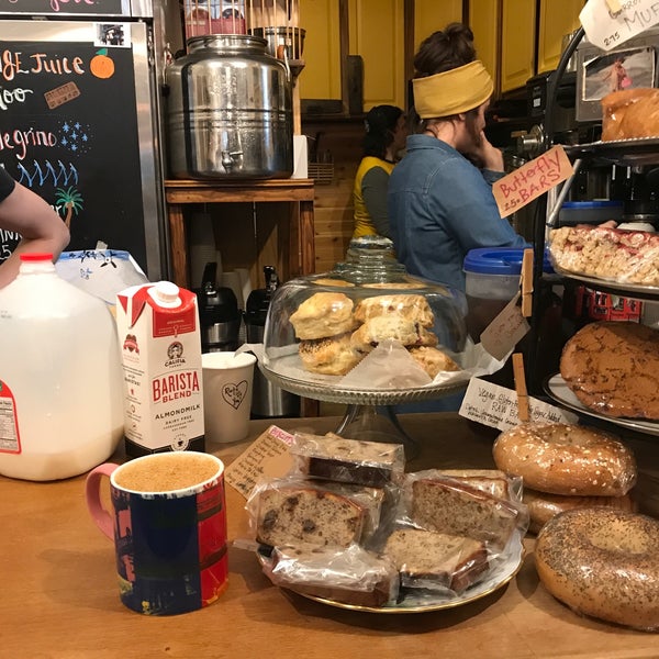 2/25/2018にDylan S.がRoots Cafeで撮った写真