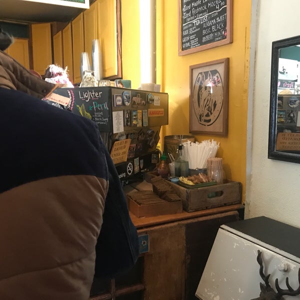 1/6/2018 tarihinde Dylan S.ziyaretçi tarafından Roots Cafe'de çekilen fotoğraf