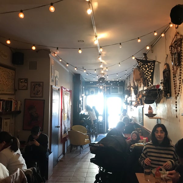 12/10/2017 tarihinde Dylan S.ziyaretçi tarafından Roots Cafe'de çekilen fotoğraf