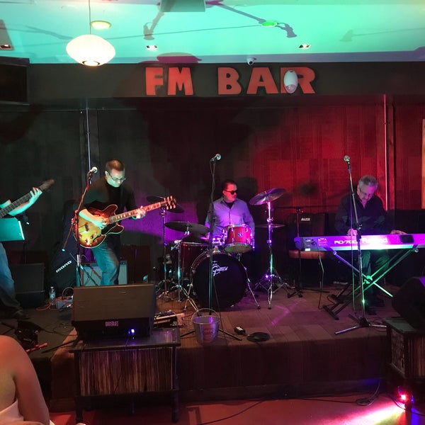 Foto tirada no(a) FM Restaurant Bar and Lounge por Dylan S. em 5/11/2018