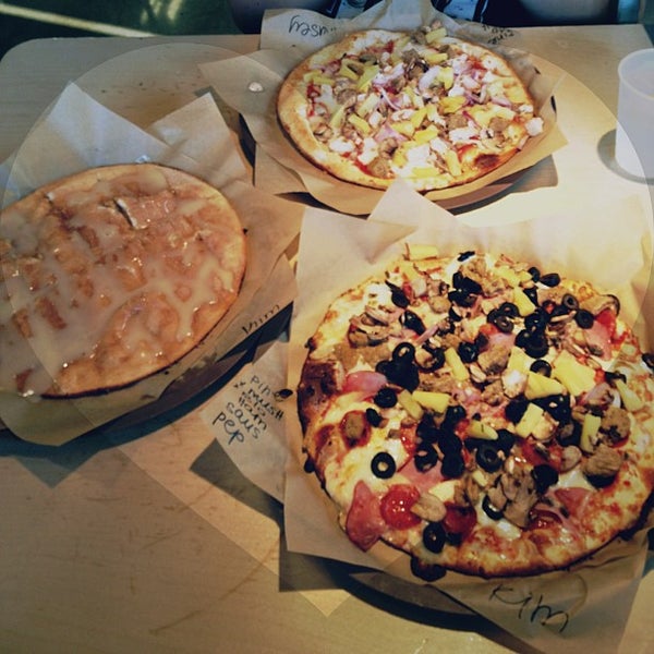 6/7/2013 tarihinde Kim C.ziyaretçi tarafından Pieology Pizzeria'de çekilen fotoğraf