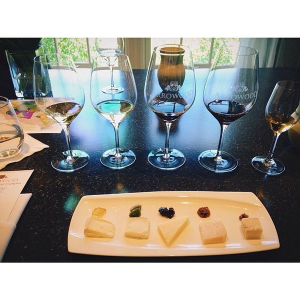 รูปภาพถ่ายที่ Arrowood Vineyards &amp; Winery โดย Lisa เมื่อ 5/22/2014