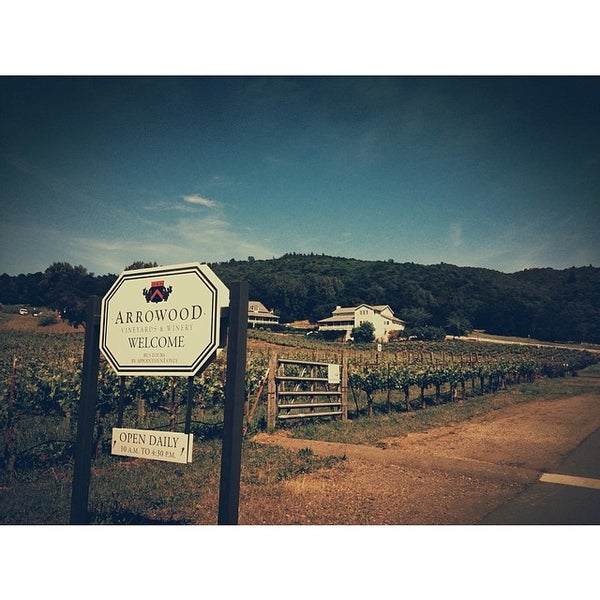 Foto diambil di Arrowood Vineyards &amp; Winery oleh Lisa pada 4/29/2014