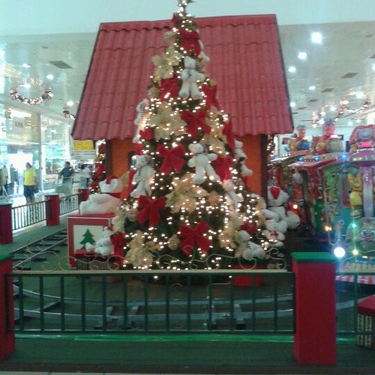 รูปภาพถ่ายที่ Araguaia Shopping โดย David J. เมื่อ 11/30/2012