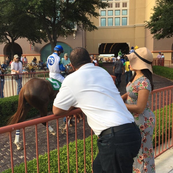 5/19/2018 tarihinde Erica S.ziyaretçi tarafından Lone Star Park'de çekilen fotoğraf