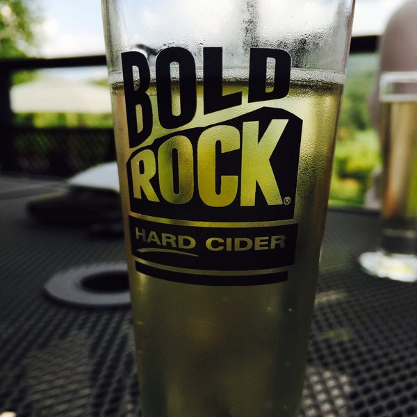รูปภาพถ่ายที่ Bold Rock Cidery โดย Mike E. เมื่อ 9/6/2015