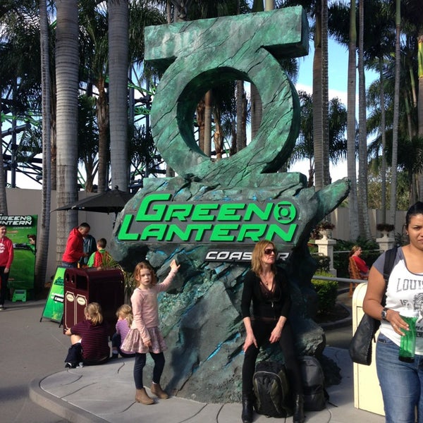 7/9/2013 tarihinde Alan T.ziyaretçi tarafından Green Lantern Coaster'de çekilen fotoğraf
