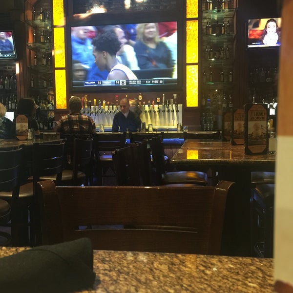 Photo taken at BJ&#39;s Restaurant &amp; Brewhouse by Daniel O. on 3/27/2016