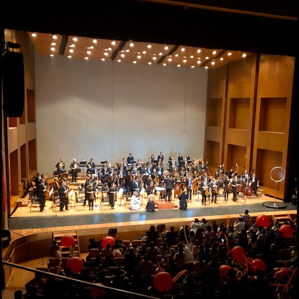 Foto diambil di Teatro Mayor Julio Mario Santo Domingo oleh Maria Alejandra R. pada 12/20/2019