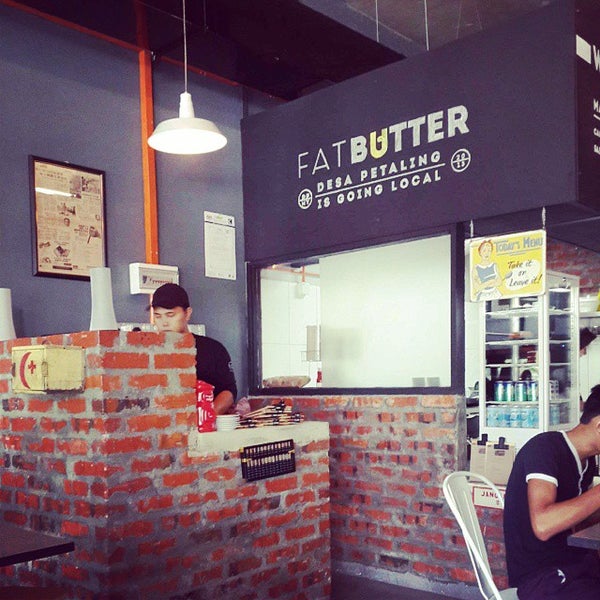 รูปภาพถ่ายที่ Fat Butter Restaurant โดย Jennifer L. เมื่อ 10/26/2013