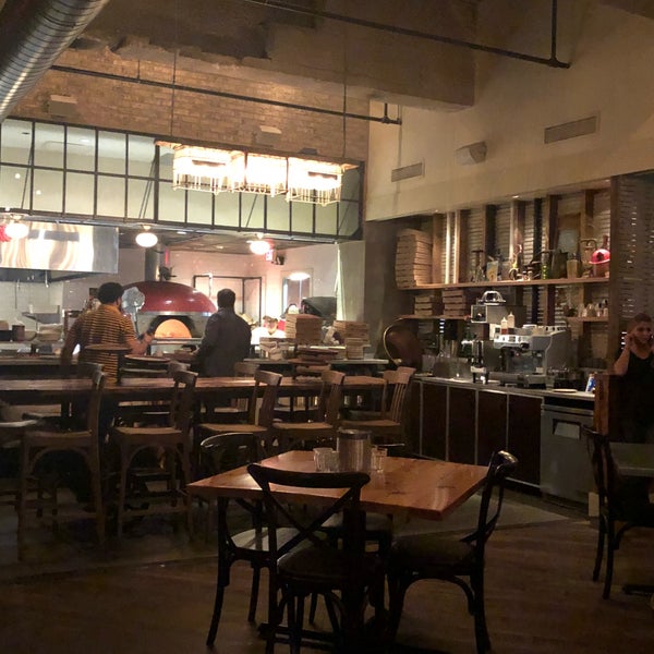 9/23/2018 tarihinde Ryan B.ziyaretçi tarafından Pastoral - Artisan Pizza + Kitchen and Bar'de çekilen fotoğraf