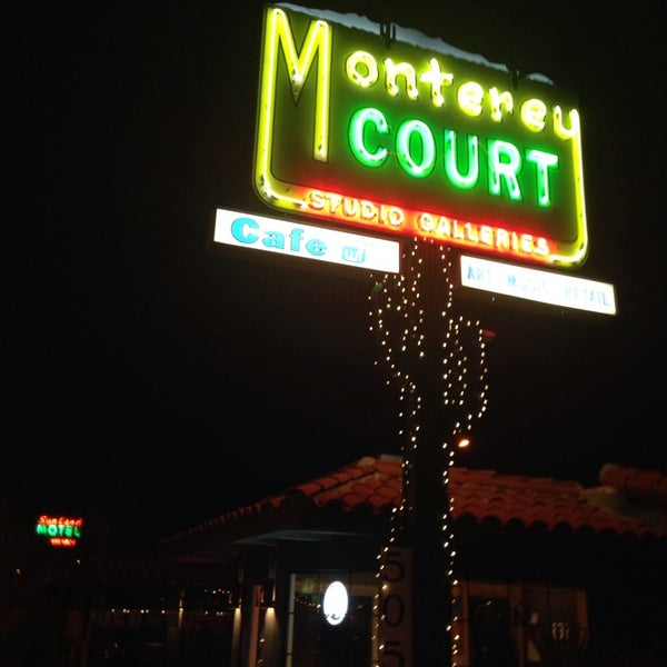 รูปภาพถ่ายที่ Monterey Court โดย Anastasia P. เมื่อ 5/24/2014