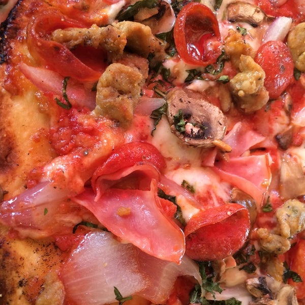 Das Foto wurde bei Pieology Pizzeria von Fan M. am 10/7/2014 aufgenommen