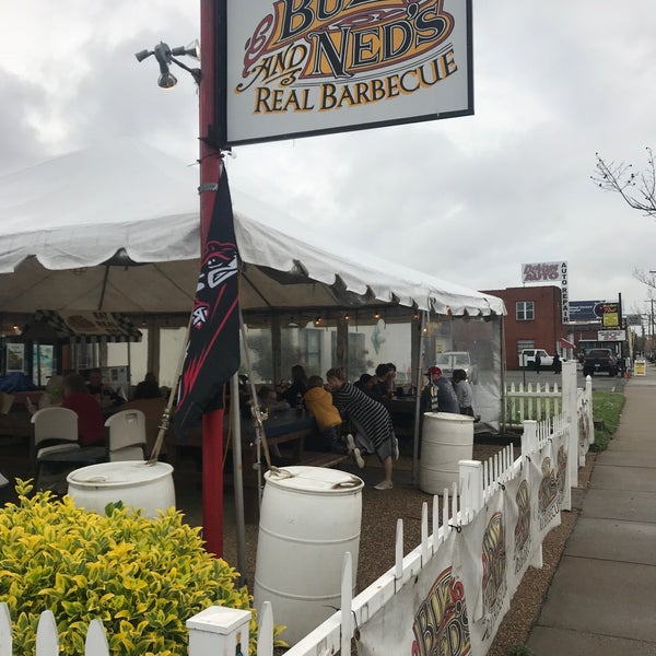 Photo taken at Buz and Ned’s Real Barbecue by Olexy S. on 4/13/2019
