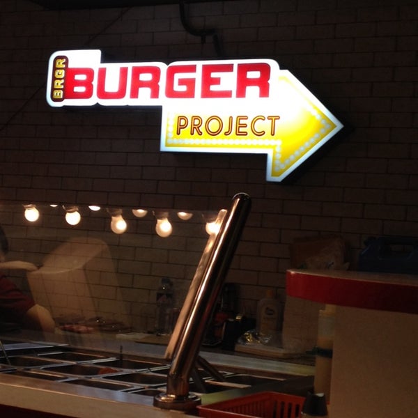 10/8/2013에 Mitch V.님이 BRGR: The Burger Project에서 찍은 사진