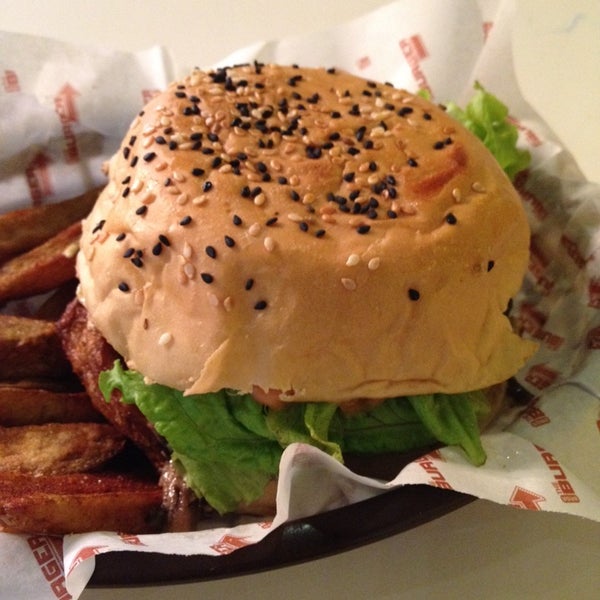 10/8/2013에 Mitch V.님이 BRGR: The Burger Project에서 찍은 사진