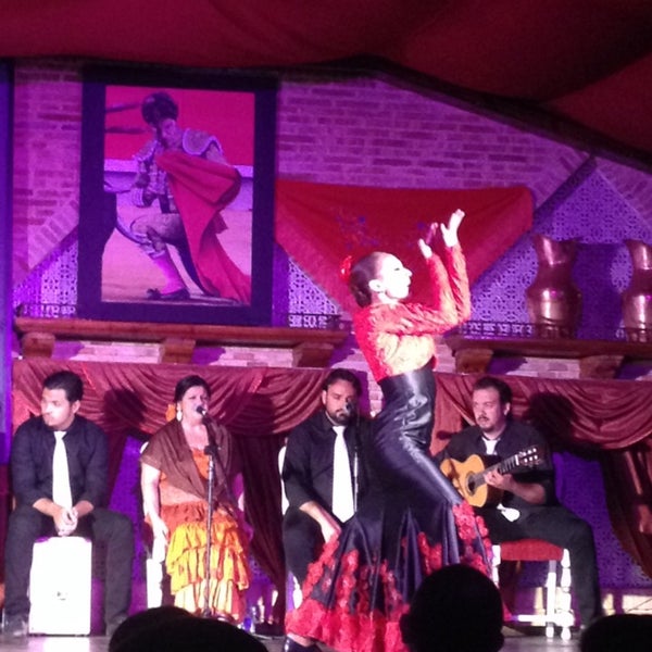7/28/2014 tarihinde Sevim K.ziyaretçi tarafından La Quimera Tablao Flamenco y Sala Rociera'de çekilen fotoğraf