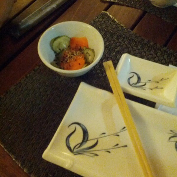 Foto tirada no(a) H2O Sushi Bar por Arthur P. em 2/10/2014