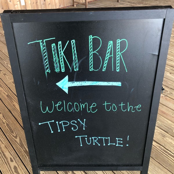 Foto tirada no(a) The Isles Restaurant &amp; Tiki Bar por Chip R. em 7/6/2021