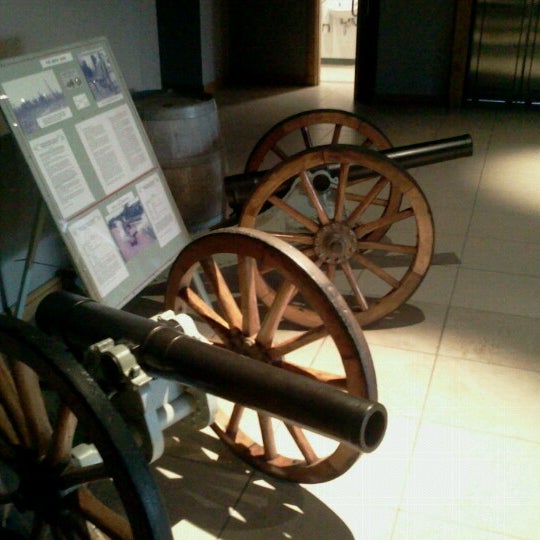 Das Foto wurde bei Chavonnes Battery Museum von (G)AREE(B) am 10/3/2012 aufgenommen