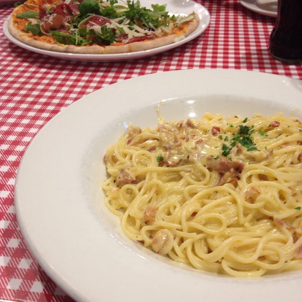 Italo's Pizza & Pasta (Now Closed) Italian Restaurant in Sentrum