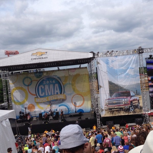 Foto tomada en Chevrolet Riverfront Stage  por Brian H. el 6/8/2014