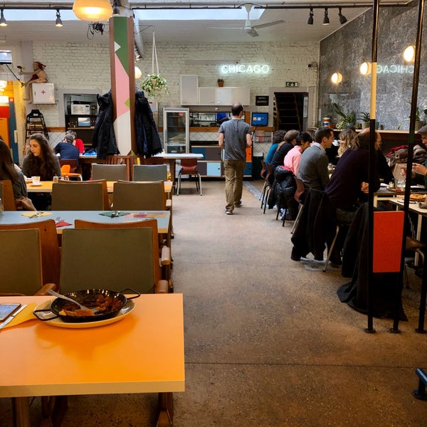 Foto tirada no(a) Chicago Café por Costas L. em 11/4/2019