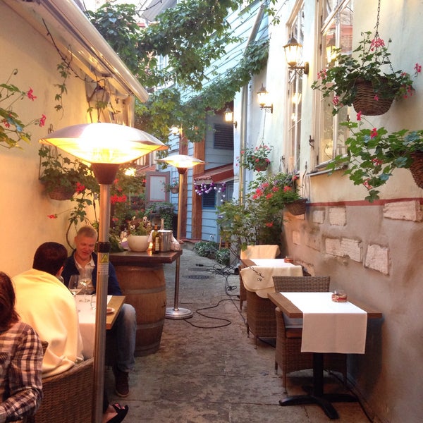 7/24/2015 tarihinde Roma R.ziyaretçi tarafından Restoran Cru'de çekilen fotoğraf
