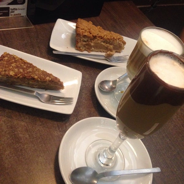 Photo taken at Bianco Nero Cioccolato Caffè &amp; Gelato by Paula F. on 3/1/2015