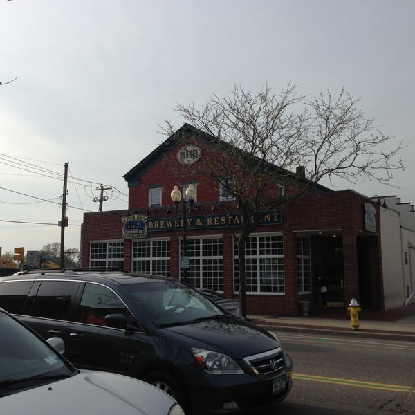 รูปภาพถ่ายที่ BrickHouse Brewery &amp; Restaurant โดย Beer Loves Company เมื่อ 5/10/2013