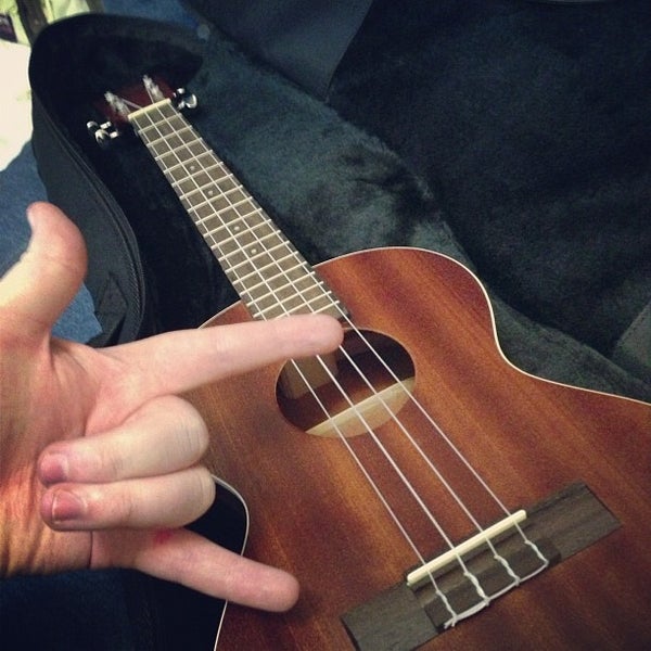 11/17/2012에 Steve S.님이 Long &amp; McQuade Musical Instruments에서 찍은 사진