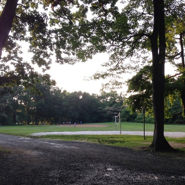รูปภาพถ่ายที่ Bluemont Park โดย Lotta D. เมื่อ 7/8/2013
