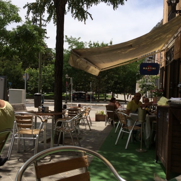 Photo taken at Restaurante Café El Botánico by Andres A. on 7/6/2014