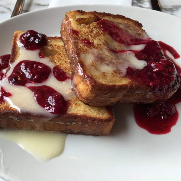 Come here for brunch. Great ambiance, friendly staff, and a steal compared to the spots on Grove. Brioche French toast with huckleberry syrup hit the spot.